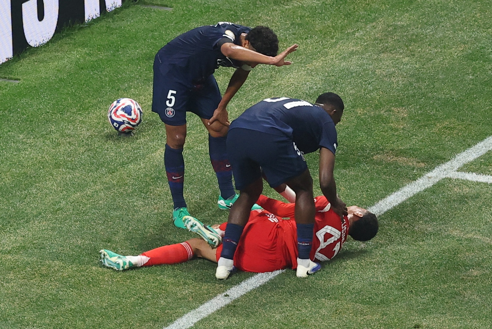 巴黎球员伤愈复出,助力球队取得胜利的简单介绍 巴黎球员伤愈复出,助力球队取得胜利的简单介绍